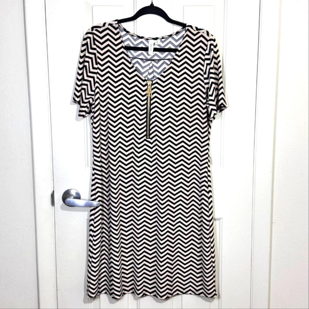 Tacera Chevron Stripe Dress Women’s M Black White Gold Zip Short Sleeve